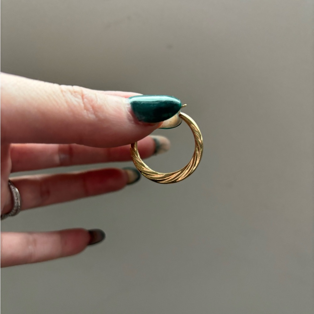 Elegant Solid 14k Gold Hollow Hoop Earrings - Picture 5 of 6